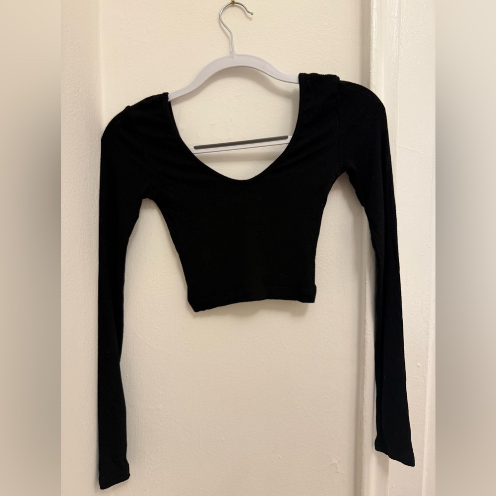 Black long sleeve crop top